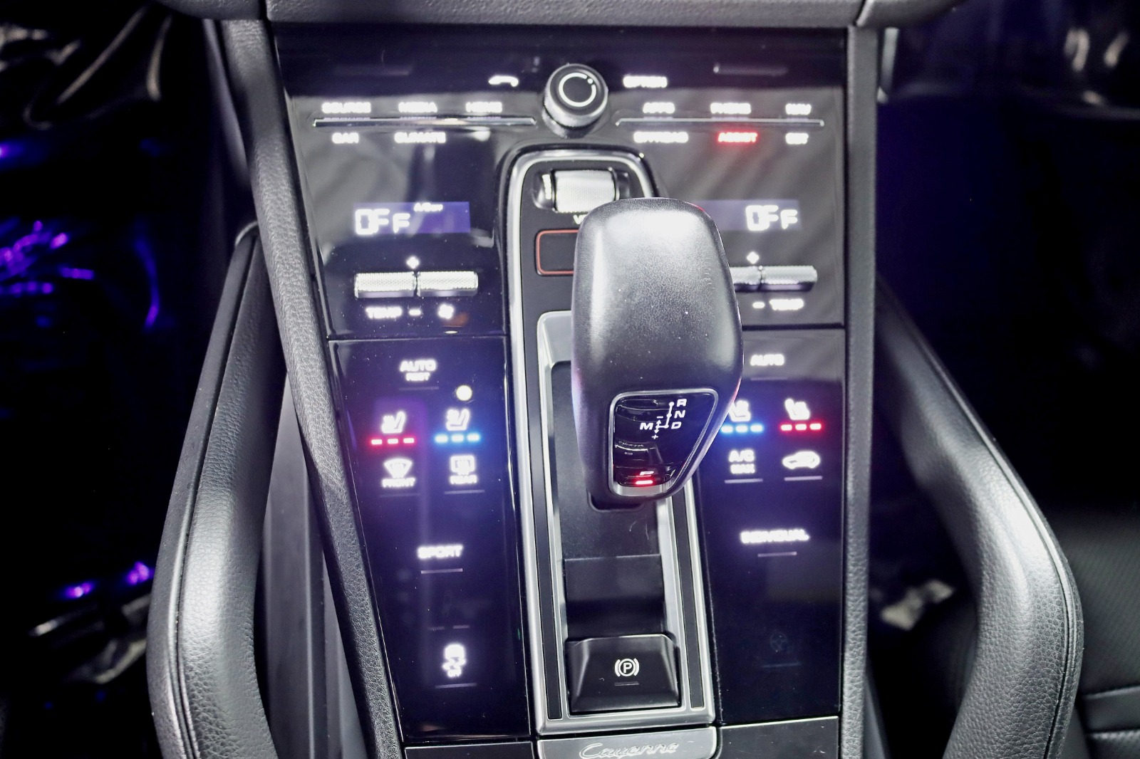 2020 PORSCHE CAYENNE - Image 24