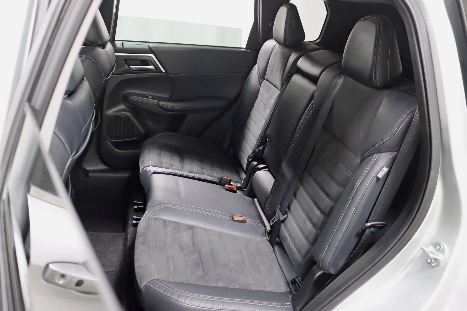 2022 MITSUBISHI OUTLANDER - Image 25