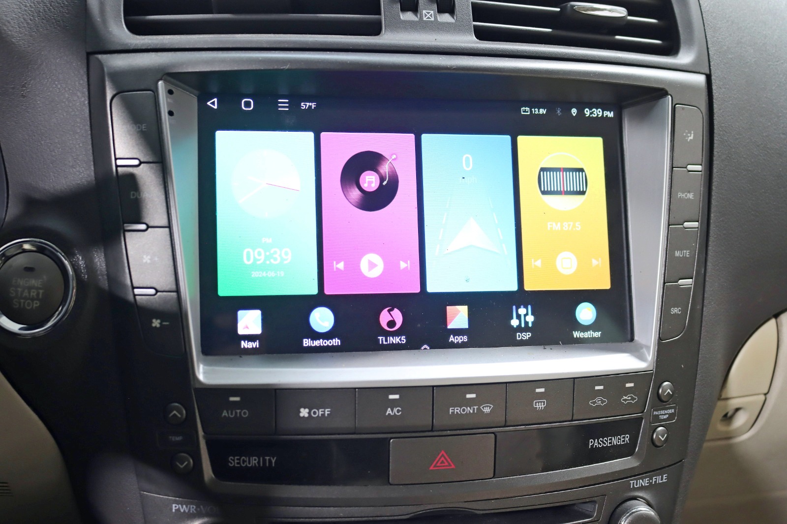 2010 LEXUS IS - Image 18