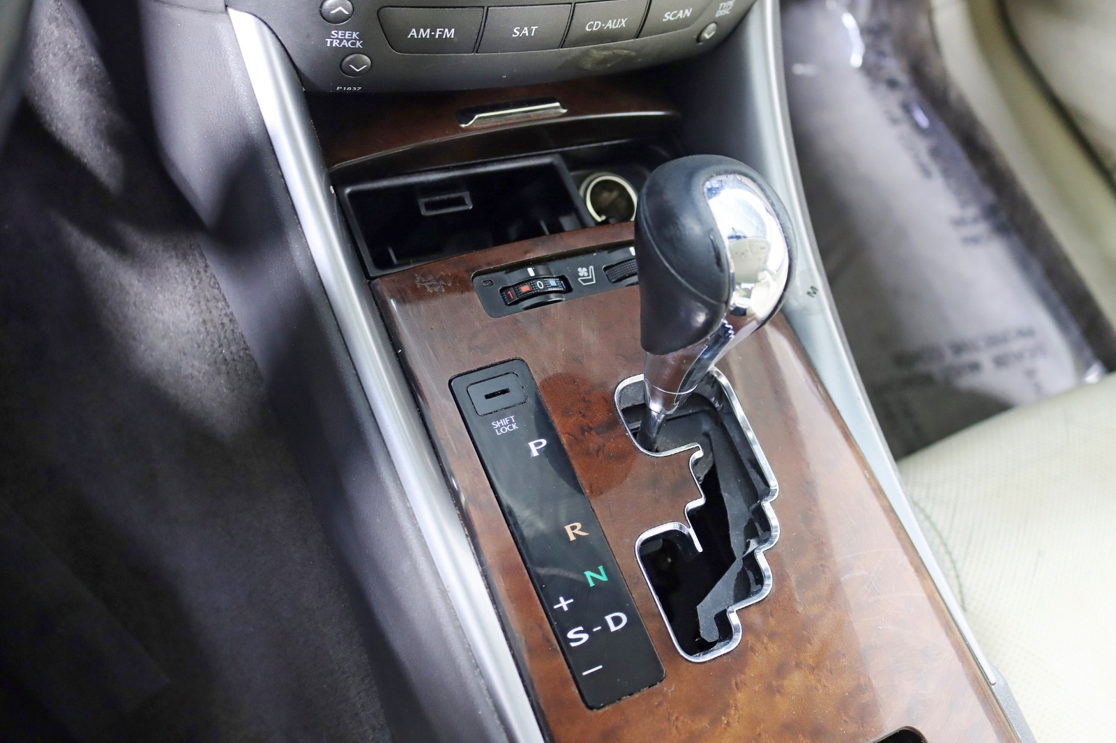 2010 LEXUS IS - Image 21