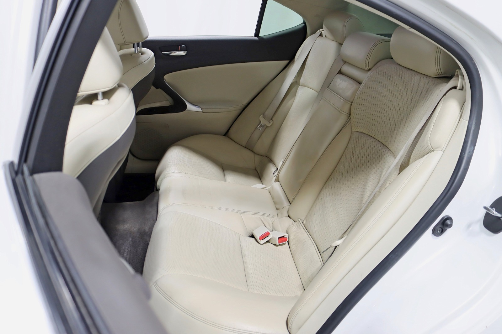 2010 LEXUS IS - Image 24