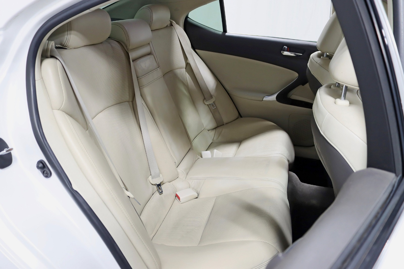 2010 LEXUS IS - Image 25