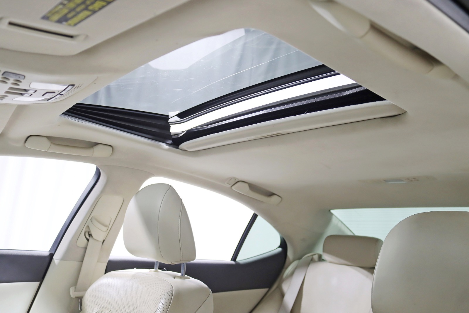 2010 LEXUS IS - Image 26