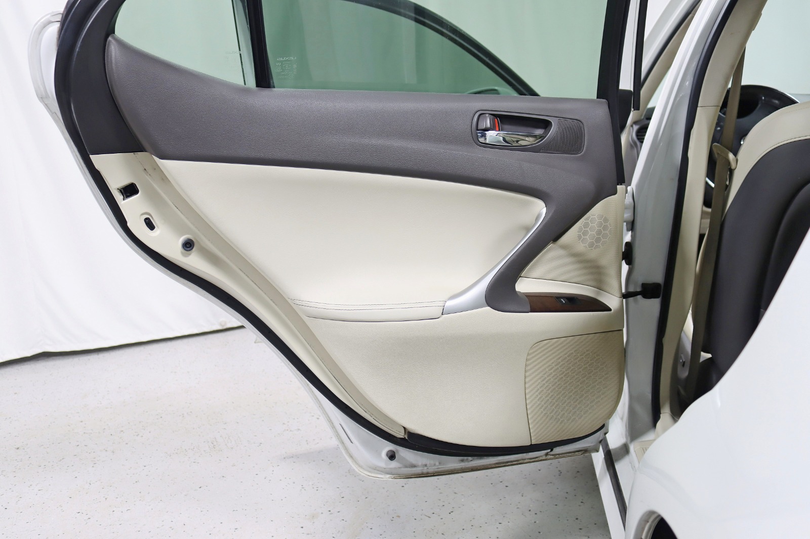 2010 LEXUS IS - Image 30