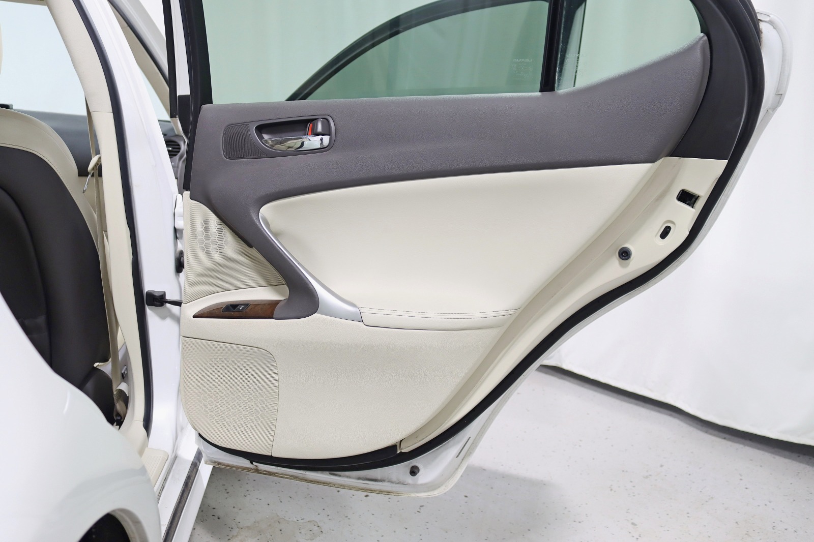 2010 LEXUS IS - Image 31