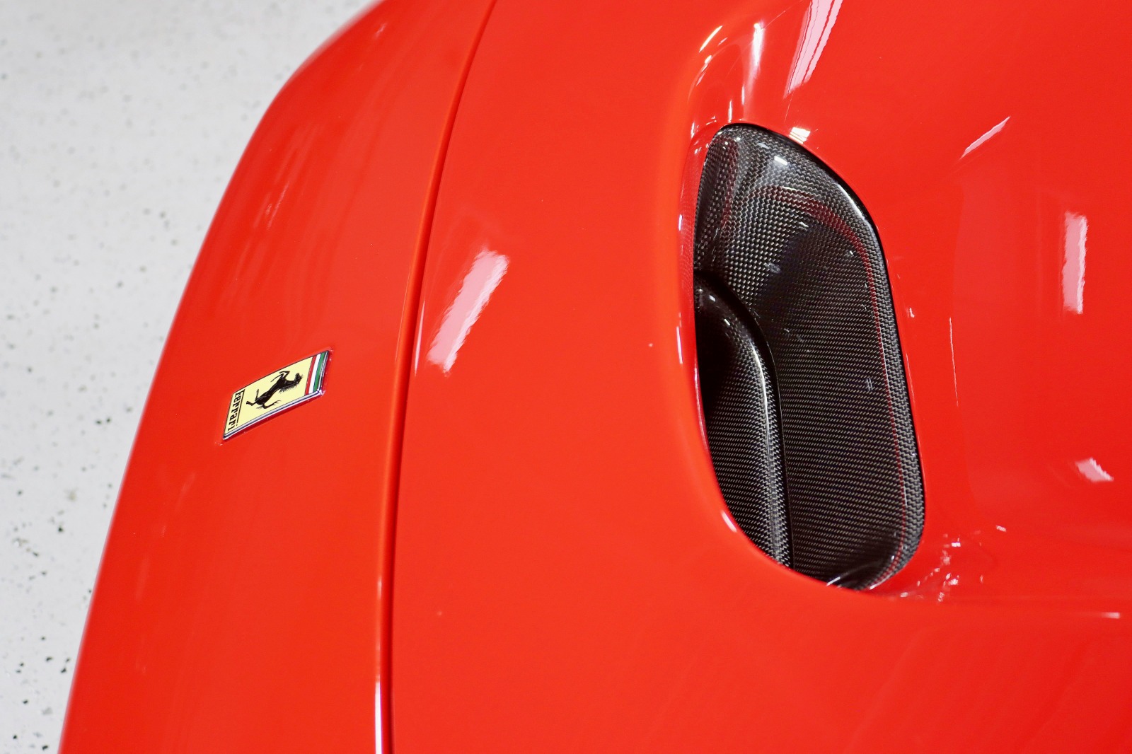 2023 FERRARI F8 - Image 17