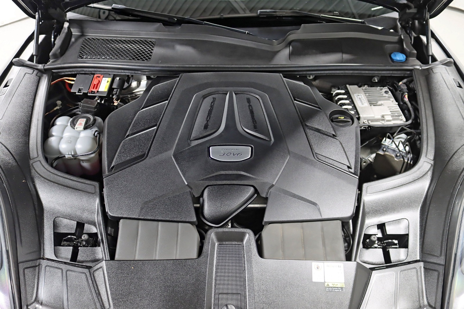 2021 PORSCHE CAYENNE - Image 38