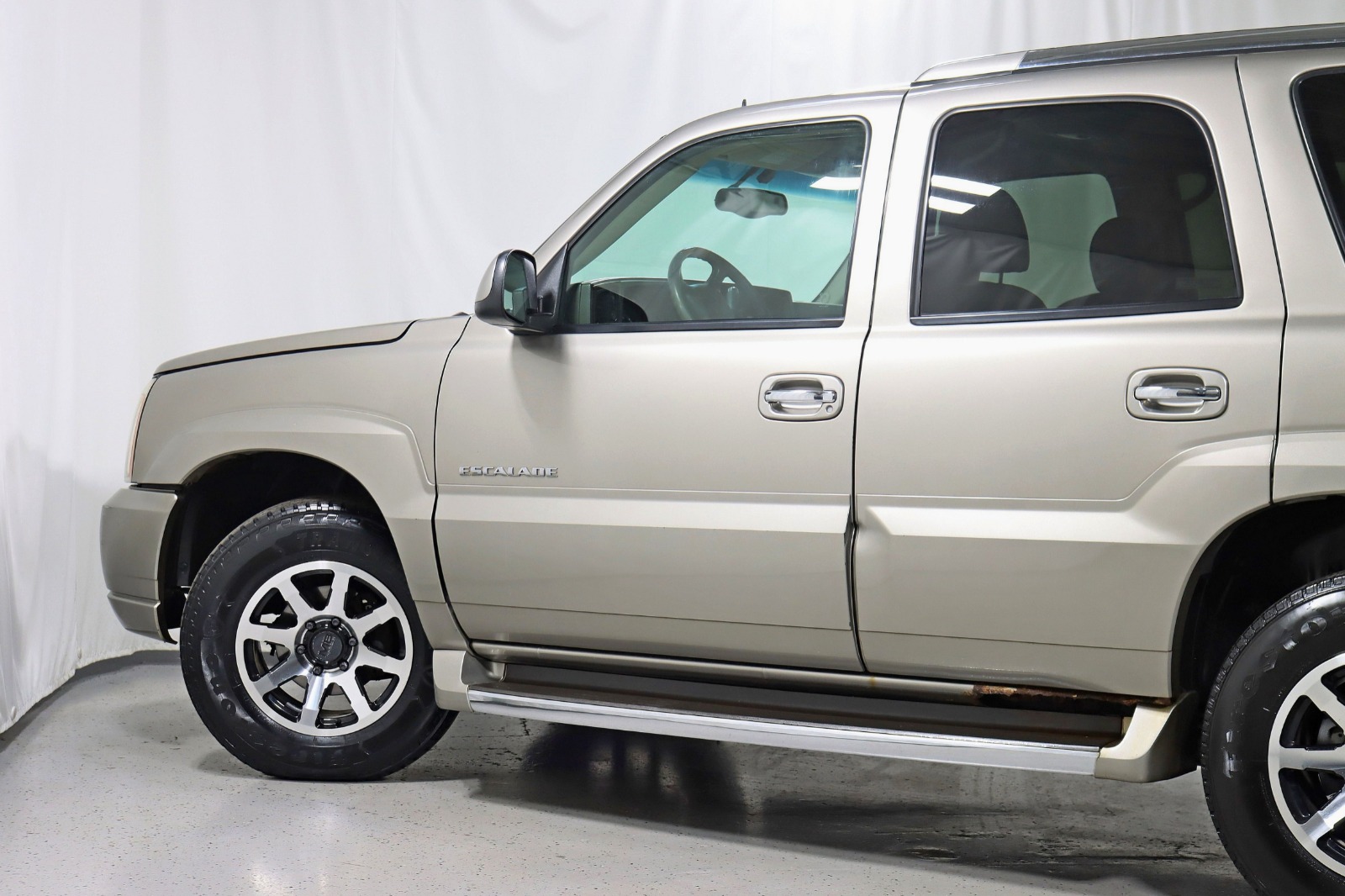 2002 Cadillac Escalade Luxury photo 10