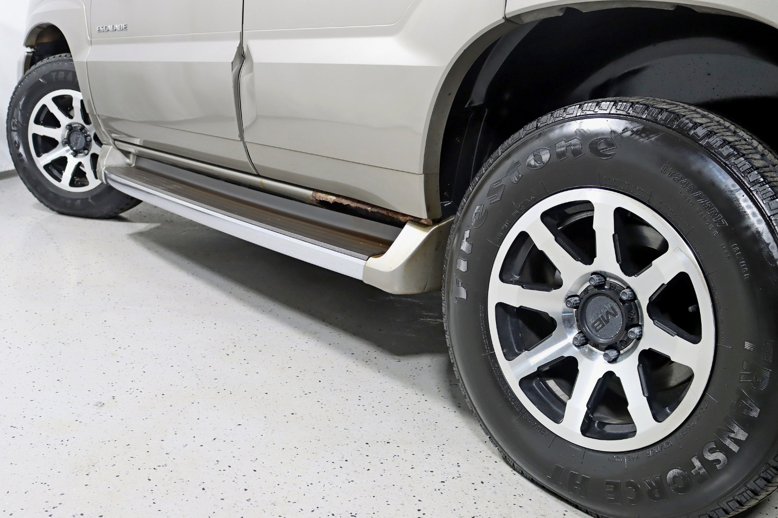 2002 Cadillac Escalade Luxury photo 11