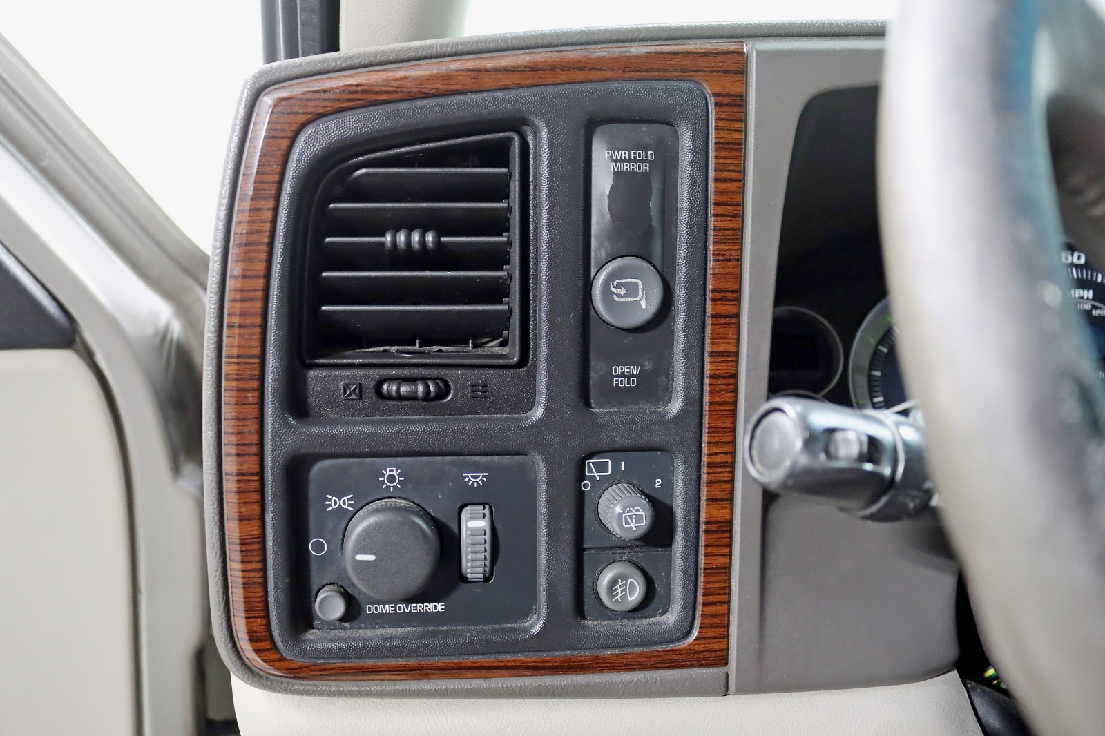 2002 Cadillac Escalade Luxury photo 15