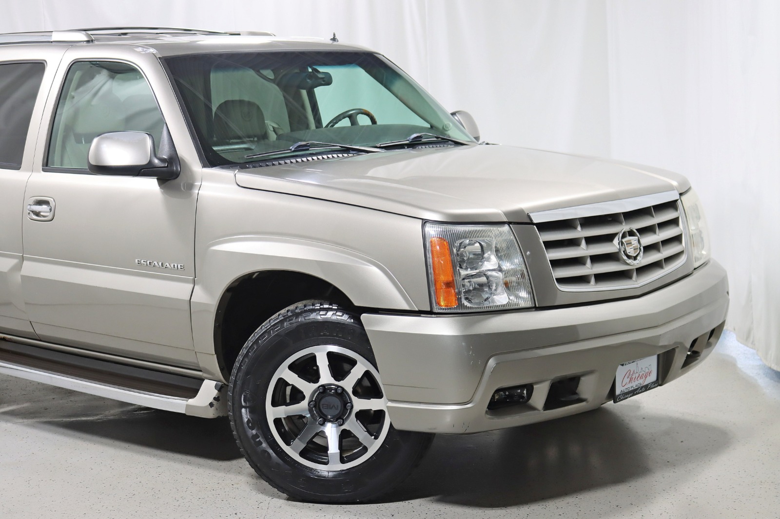 2002 Cadillac Escalade Luxury photo 2