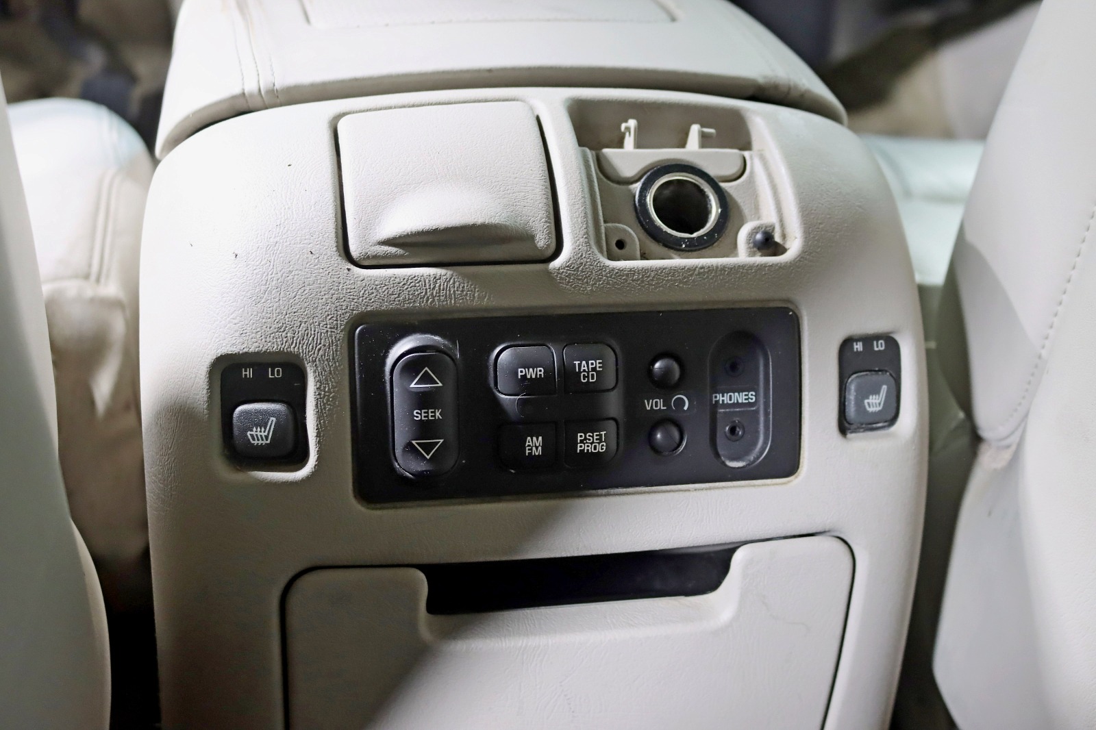 2002 Cadillac Escalade Luxury photo 19