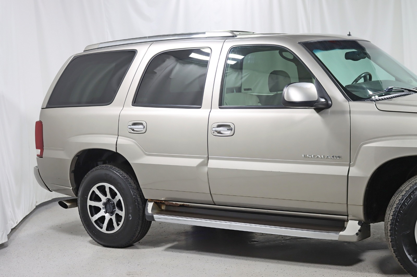 2002 Cadillac Escalade Luxury photo 3