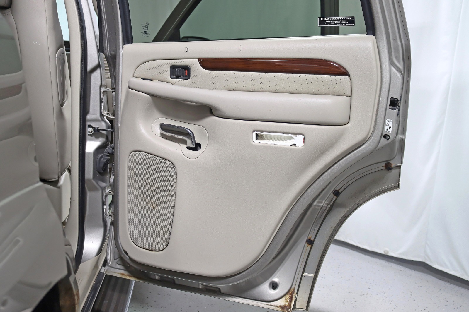 2002 Cadillac Escalade Luxury photo 26