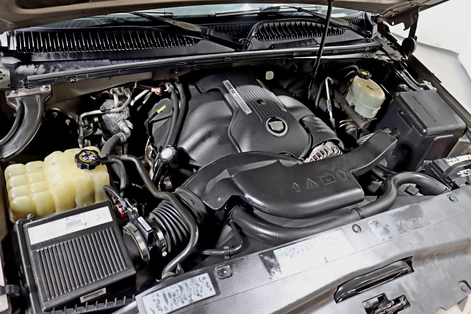 2002 Cadillac Escalade Luxury photo 28